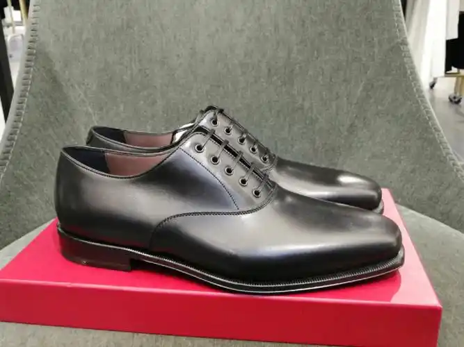 菲拉格慕男士皮鞋三折2340得