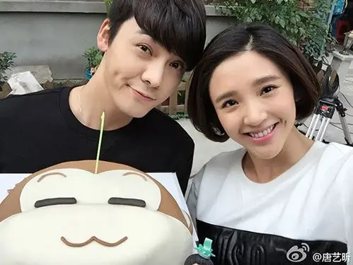 唐艺昕为陈伟霆惊喜庆生 《幸福满堂》首演情侣