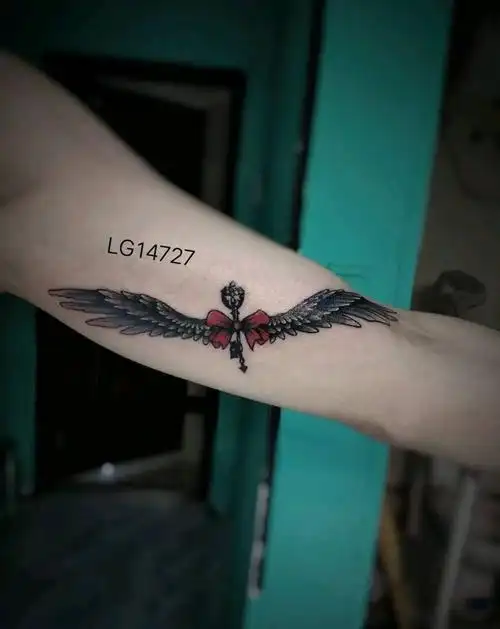 翅膀纹身图片_手臂翅膀纹身图案
