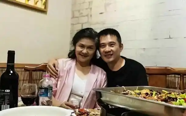 所以,在得知任帅和妻子的故事后,更加觉得他们的感情弥足珍贵.