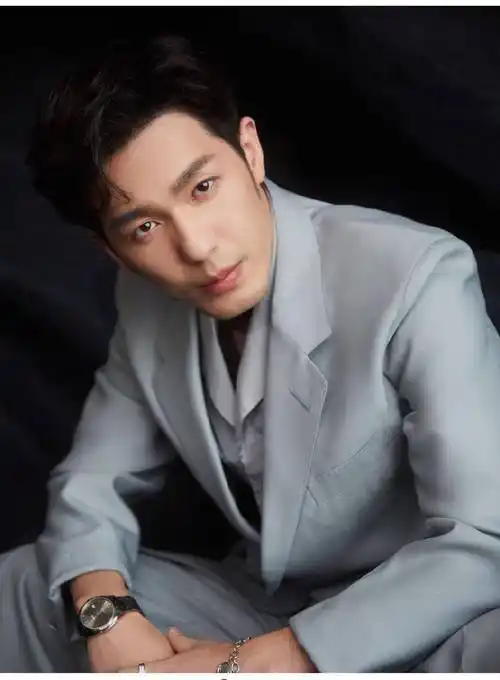 30岁白宇好成熟,将与姚晨上演姐弟恋,相差11岁却毫无违和感_西装_气质