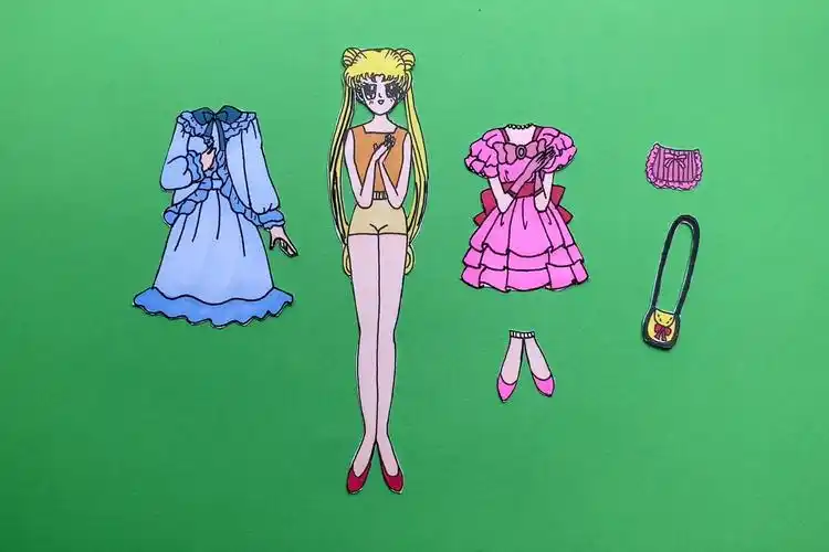 纸娃娃创意手工:给美少女战士月野兔制作了两件连衣裙,好看