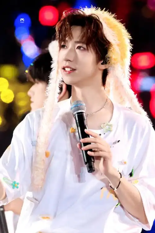 贺峻霖浪漫绿海##时代少年团楼间楼演唱会