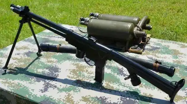 受苏联影响,我军喷火兵编制在防化兵,配属于步兵师或步兵旅的工兵化学