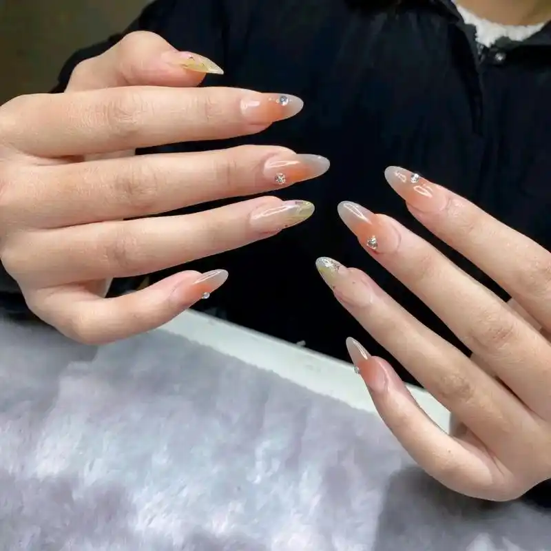 温柔郁金香美甲.#女孩子的指甲 #美甲图片分享#显白才高级  - 抖音