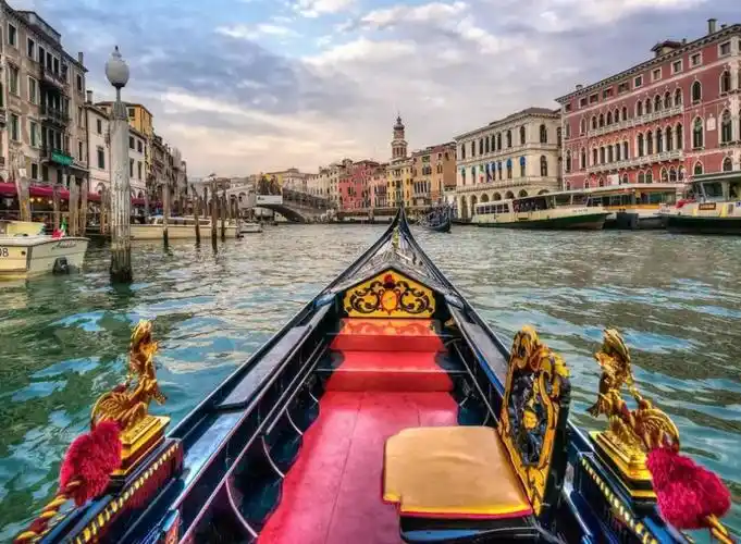 杨幂邓伦乘坐的同款贡多拉游船周末上线