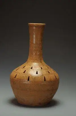 战国原始瓷镂空长颈瓶