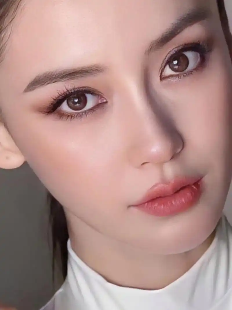 看杨颖的红唇性感迷人,一双会说话的眼睛好勾人啊,真的美丽动人!