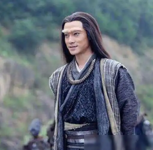 《花千骨》中因丑爆红的单春秋,生活照帅成男神,比杀阡陌还要有魅力