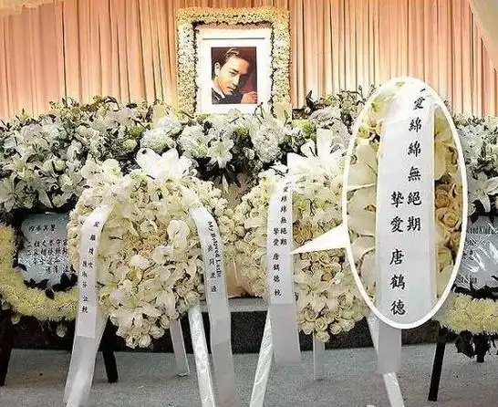 唐鹤德晒世纪牵手照悼念张国荣,20年初心未改,有新欢是无稽之谈