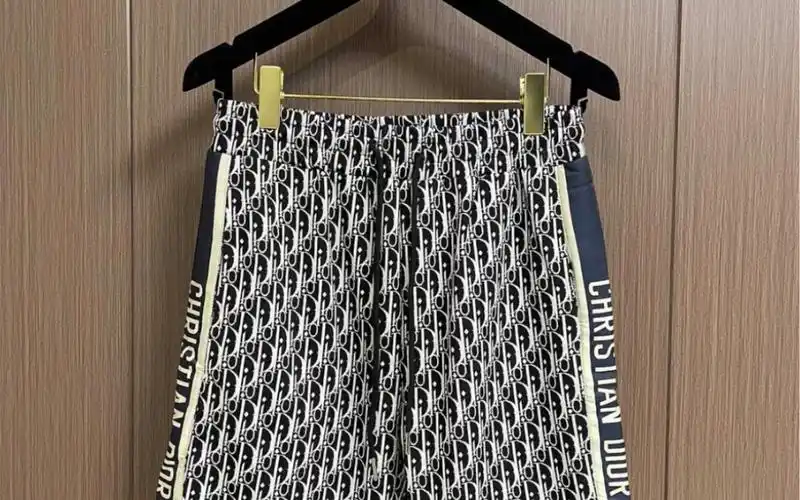 说一下高仿dior迪奥2023ss夏季最新款老花满印字母侧边织带短裤