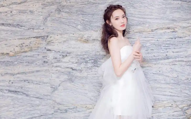 彭小苒清新仙气写真桌面壁纸