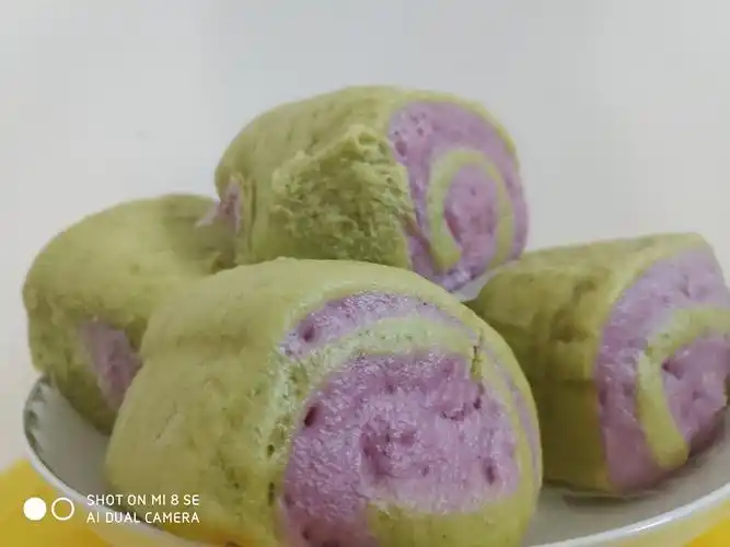 靓丽的紫薯菠菜馒头卷