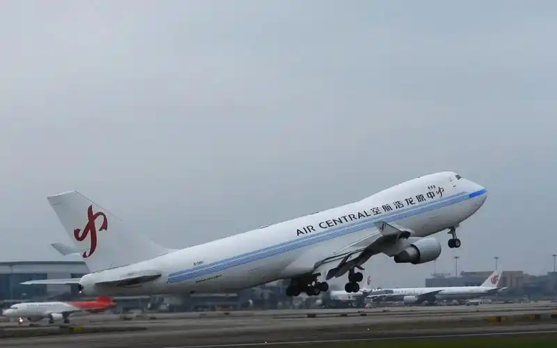 南航曾经的波音747-400f货机,如今披上了中原龙浩航空的外衣,又重返