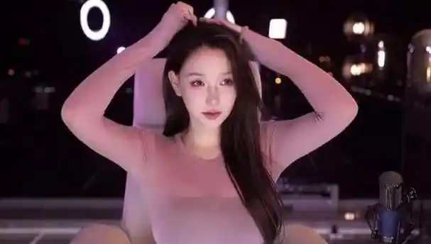 斗鱼直播平台上有一位名叫"minana呀(米娜)"的舞蹈女主播.