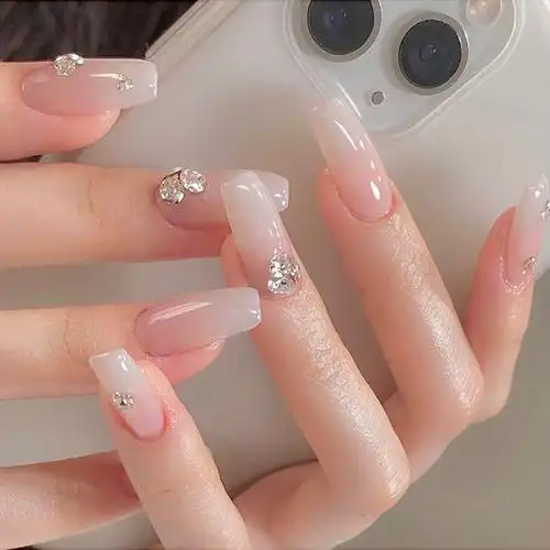 氛围感延长甲ins风钻渐变网红风美甲图片