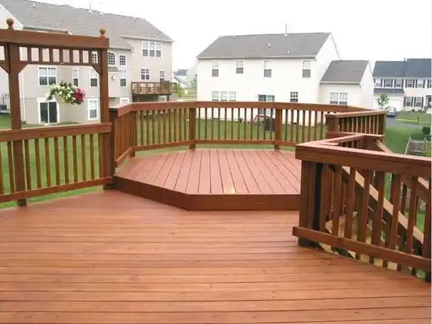 踏上自然之旅:防腐木地面铺装的自然质感