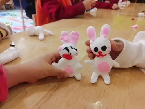 高新区第二十四幼儿园中二班手工活动"小兔子"