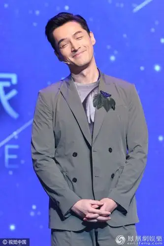 "表情哥"厉害了!胡歌秀英文却被自己表情抢镜