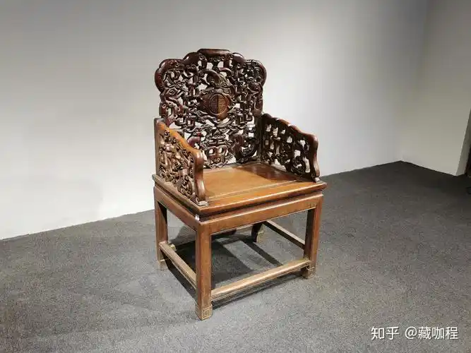 九龙盘踞捧双寿清宫里流出的成对龙椅