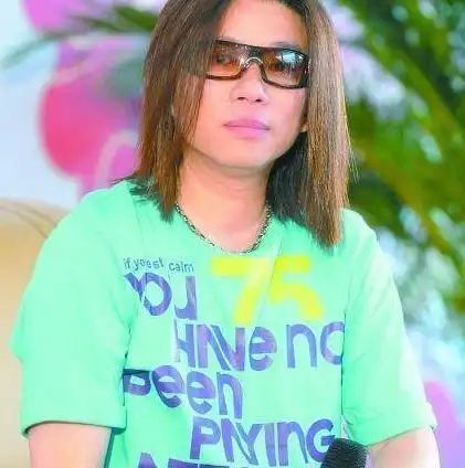 郭峰跟很多半路出家做音乐的人不同,他是音乐世家,父亲郭科会是著名的