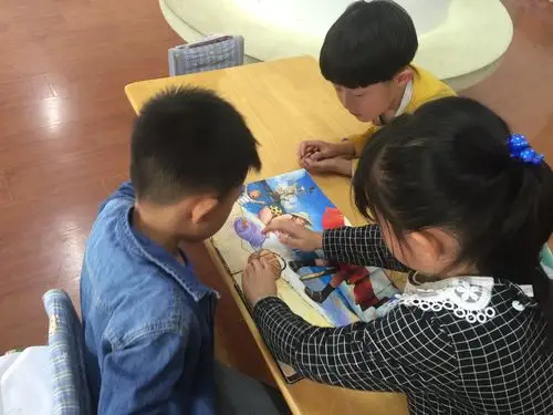 我们的图书也修补好啦!