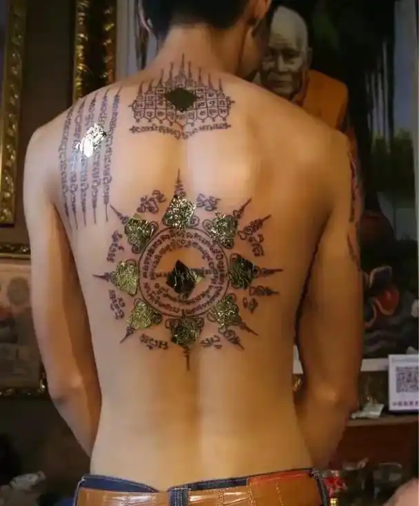 云南顶级刺青大师～泰国刺符大师～西双版纳热带雨林荒野求生探险