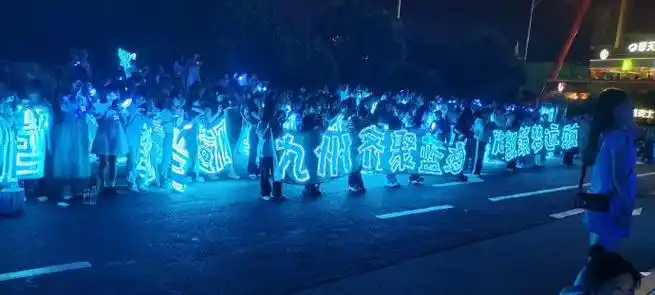 "从开始到未来只为王俊凯",王俊凯在哪,小螃蟹就在哪 蓝海永远追随