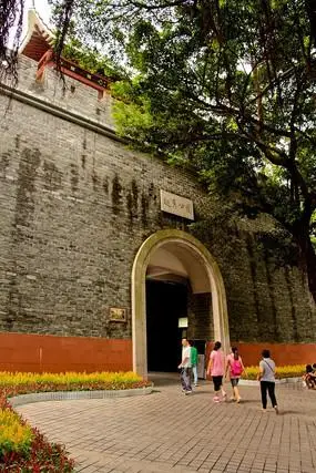 越秀公园东门特写