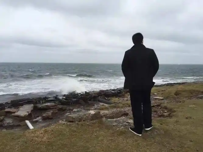 260斤和200斤的背影