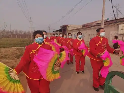 大年初一扭秧歌 红红火火迎新春