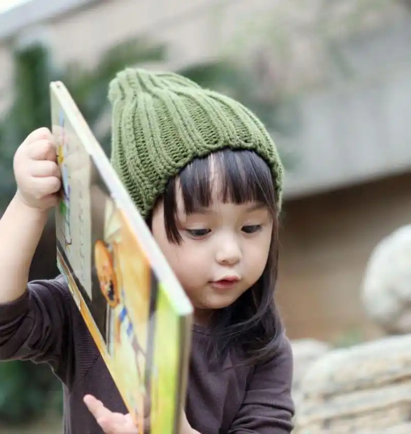 童星之路的曲折与光明 刘楚恬,一个在2岁时就踏入演艺圈的小女孩,凭借