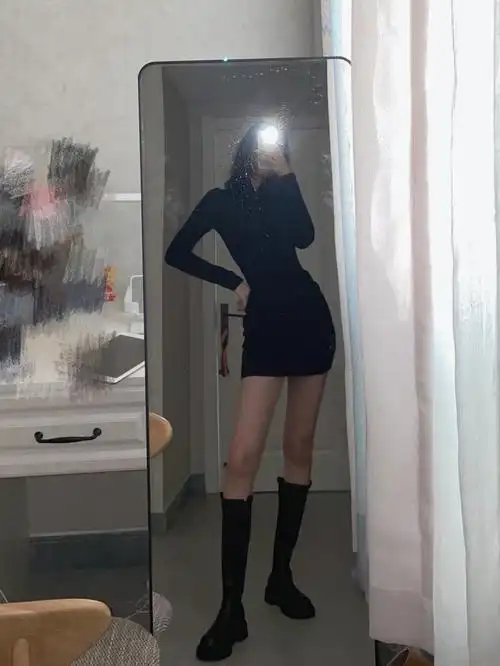 对镜自拍全身照