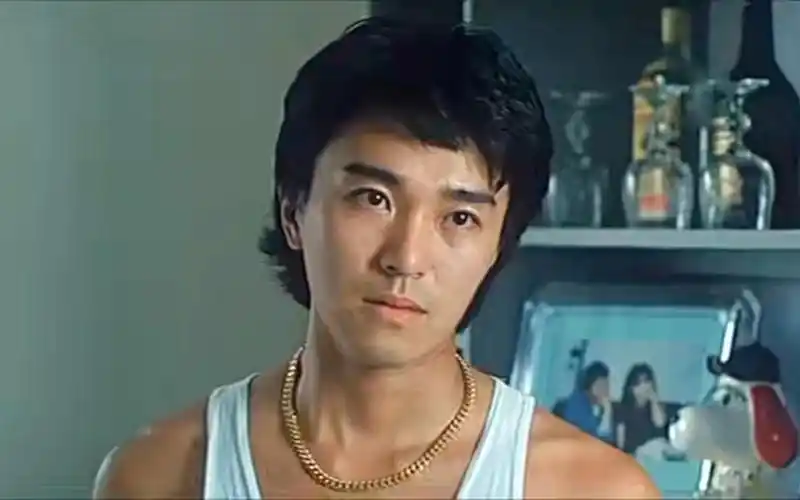 《风雨同路》看星爷怎么演卧底,有情有义,有血有肉,眼神透露无奈和