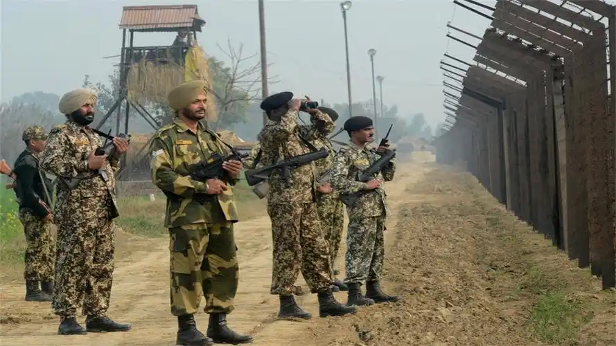 图为印度边境及印度士兵