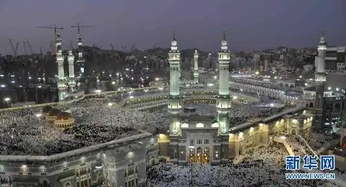 穆斯林陆续向位于麦加郊区的米纳山谷聚集并在帐篷城中入住,这标志着