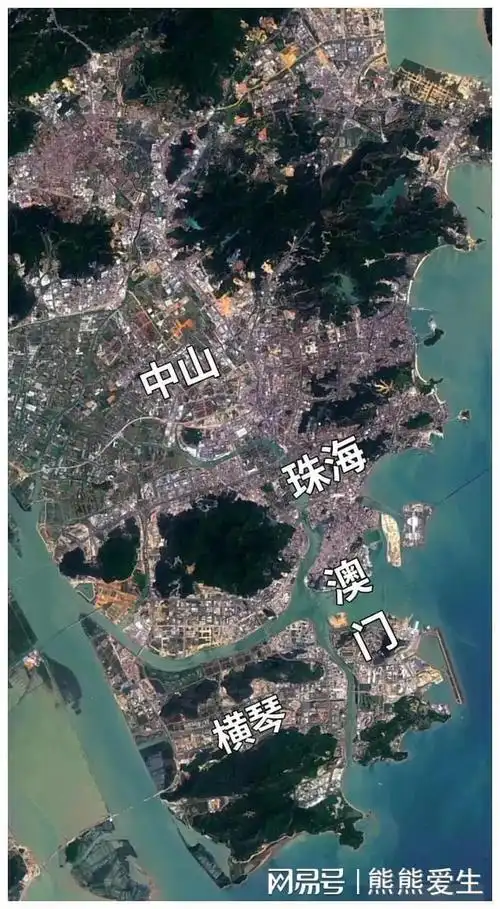 澳门面积33平方公里,人口69万.