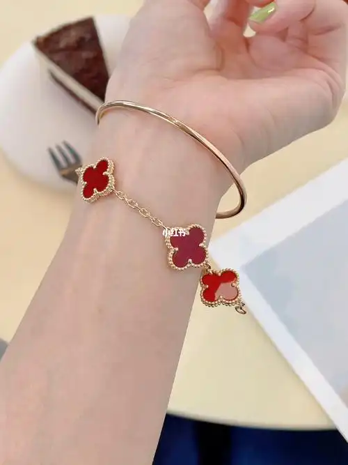 一眼就抓住眼球红玉髓四叶草手链73