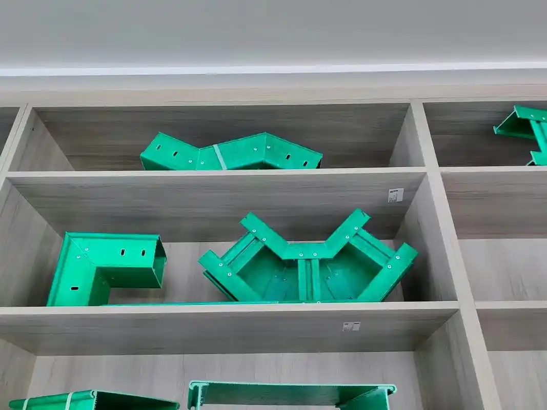 桥架支架欢迎进店抢购!↓详情咨询.电缆桥架类型玻璃钢电缆桥 - 抖音