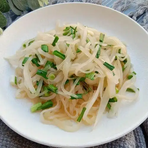 清炒白萝卜白萝卜这样炒也太好吃了