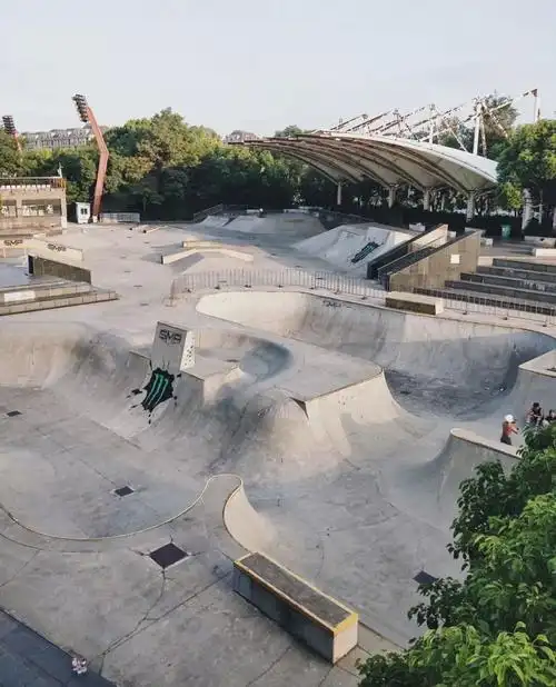 王一博都pick的滑板圣地,让你酷到飞起.