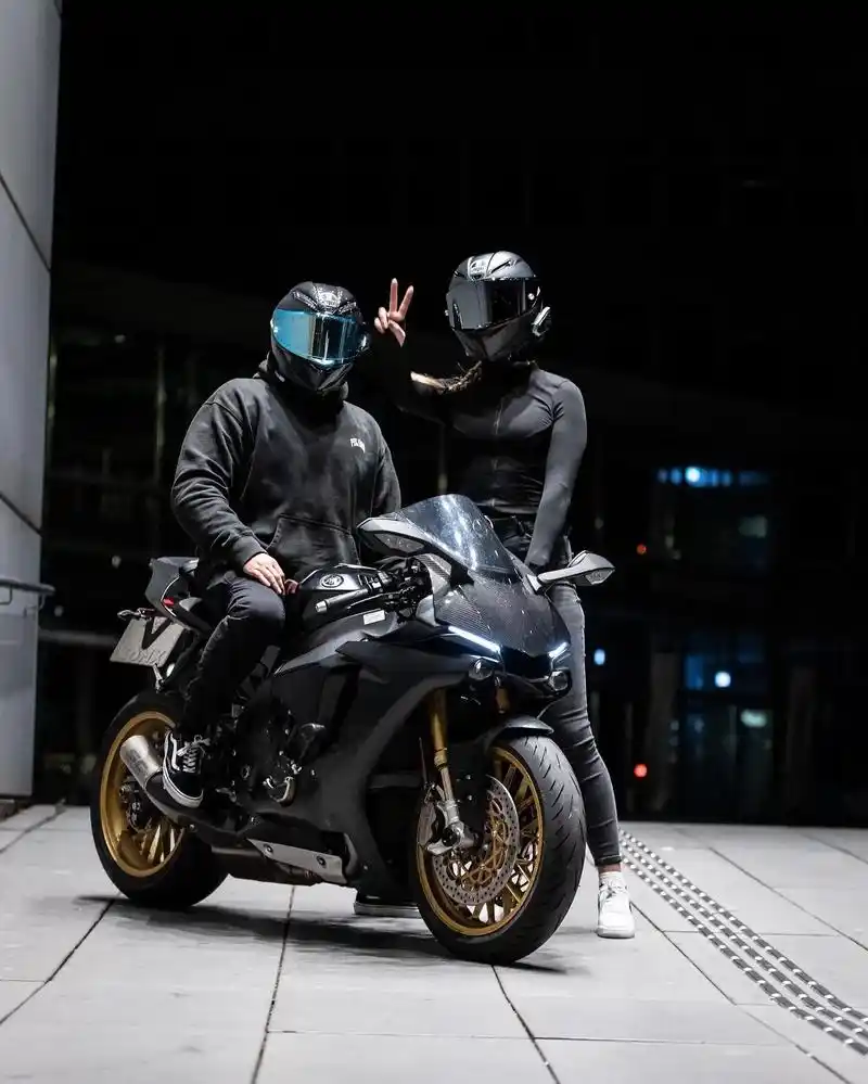 机车情侣."幸运的爱填补遗憾 不幸的爱创造遗憾" #机车摄影 - 抖音