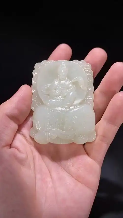 清中期和田玉籽料白玉高浮雕普贤菩萨