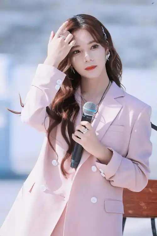 张紫宁最美中轴线饭拍