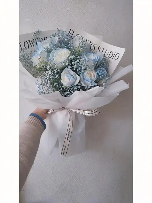 碎冰蓝满天星花束