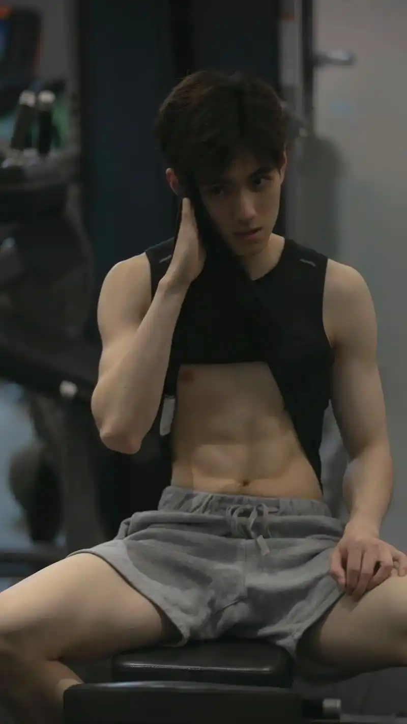 自律且自由.#健身 #男友臂 #健身日常#男生写真#腹肌 - 抖音