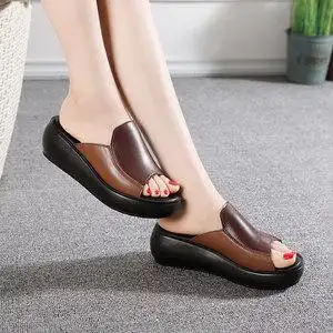 坡跟中年凉拖鞋价格