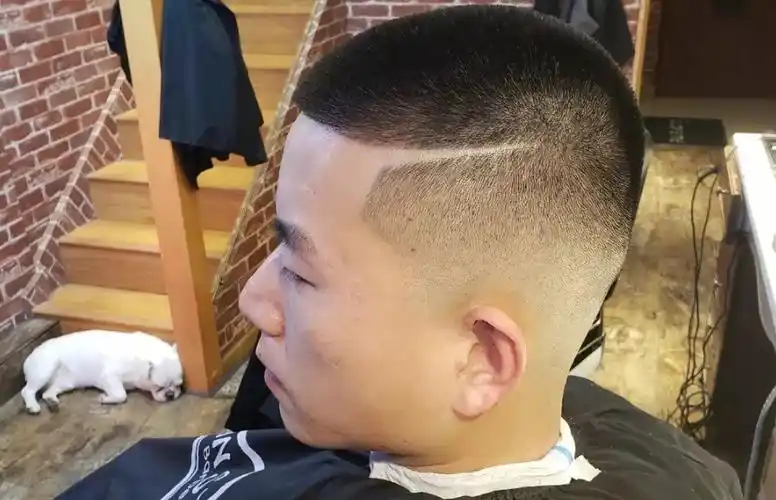 常见的寸头有几种类型(近年来最流行的男士寸头发型)-心语百科