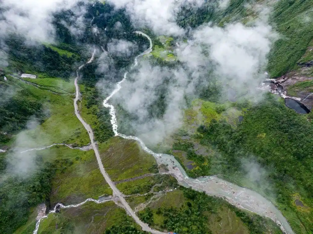鸟瞰华能派墨农村公路