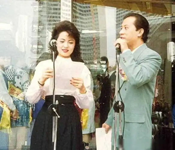 1998年,广东地区著名女主持人陈旭然的一室家居,成为一个神秘离世的